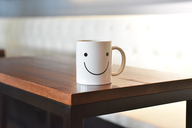 Ce măsuță de cafea să alegi pentru un living scandinav: sfaturi și soluții