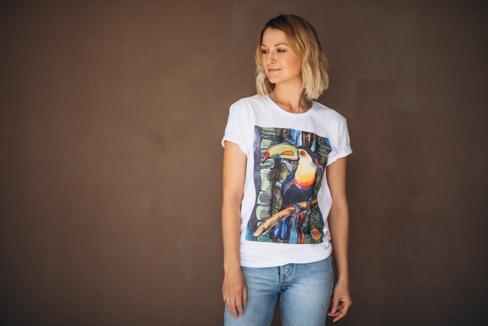 De ce un tricou personalizat este mai mult decât o simplă piesă vestimentară?