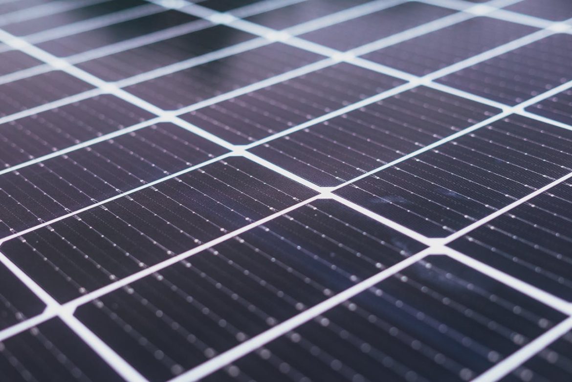 Ce costuri implică instalarea panourilor solare și cum le recuperezi