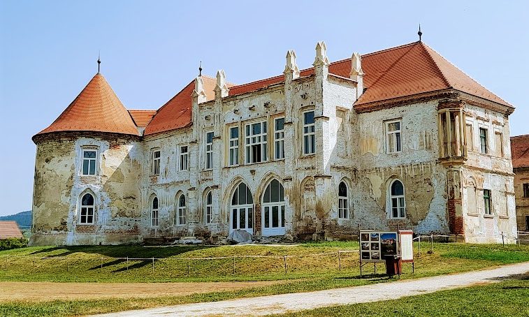 Castelul Banffy de la Bonțida: povestea locului unde prinde viață Electric Castle