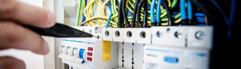 Ce trebuie să faci când se oprește curentul și ești conectat la dispozitive smart?