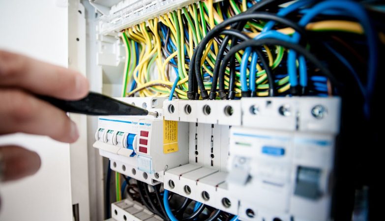 Ce trebuie să faci când se oprește curentul și ești conectat la dispozitive smart?