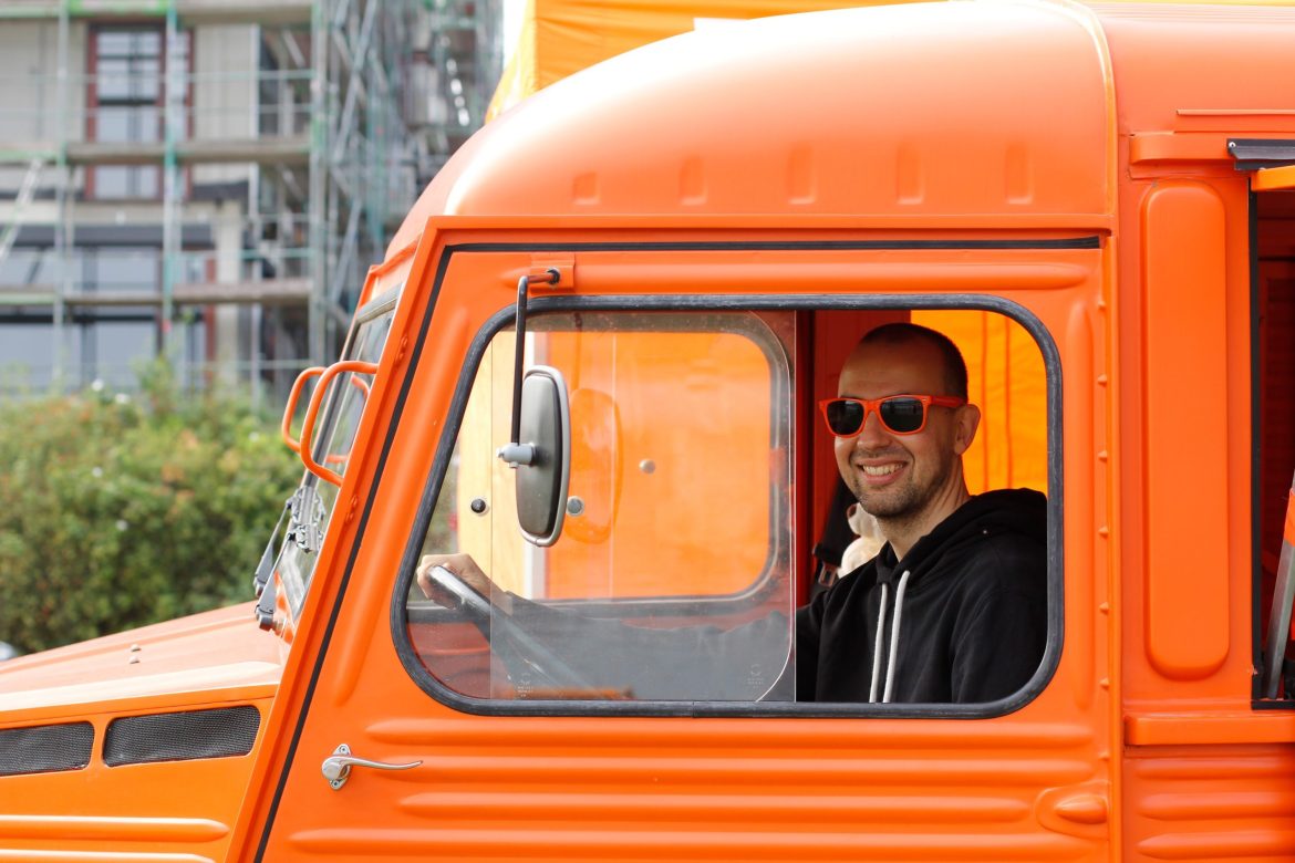 Ce înseamnă categoriile permisului de conducere și ce vehicule poți conduce